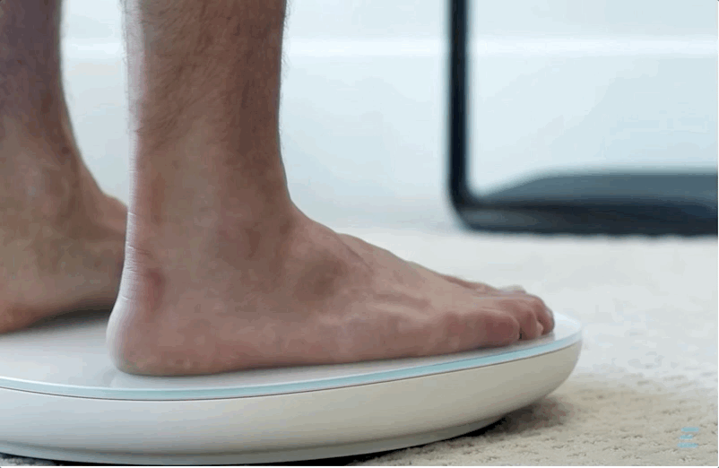 מד אחוז שומן דגם Naked מבית Naked Labs בסריקה אופטית מד אחוז שומן דגם Naked מבית Naked Labs בסריקה אופטית